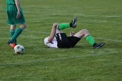 Zwichnięcie rzepki - plan ćwiczeń i powrót do sportu
